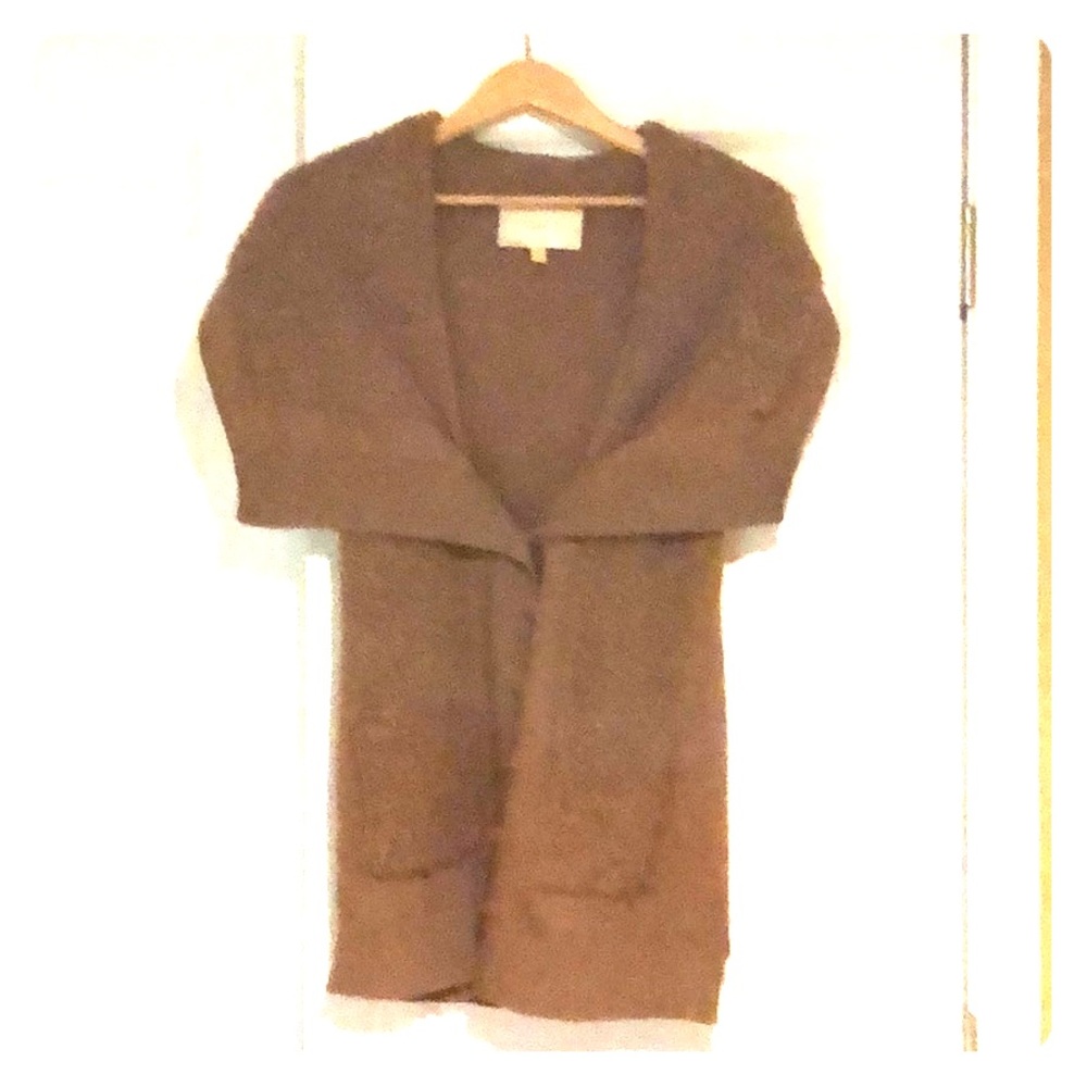 Sleeveless jacket